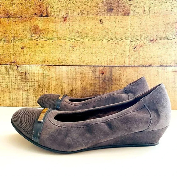 AGL Attilio Giusti Leombruni ‘Bar’ Suede Leather Wedge Pumps - Picture 2 of 8